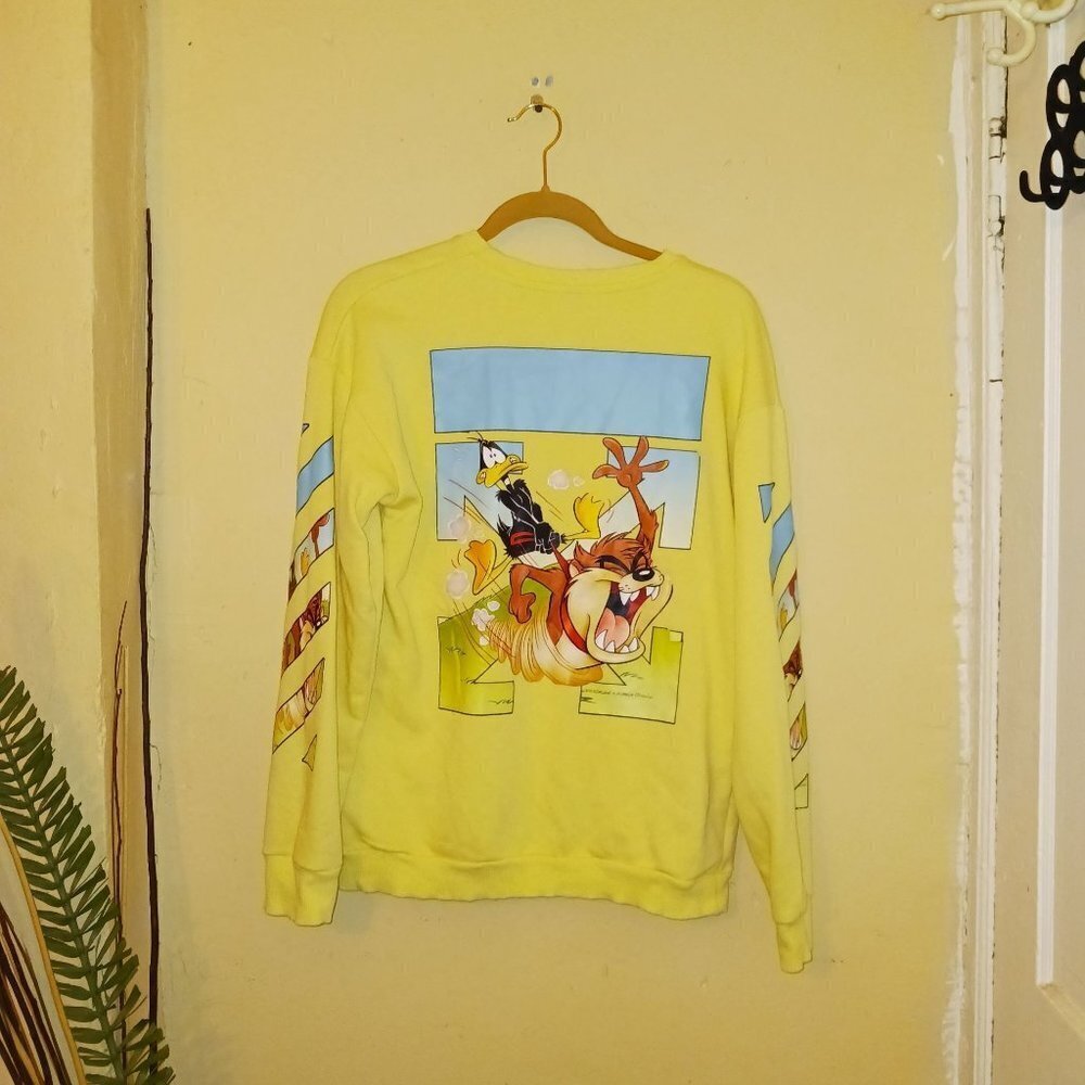 Daffy and Taz womens yellow pullover long sleeve graphic sweatshirt size… - Picture 2 of 7